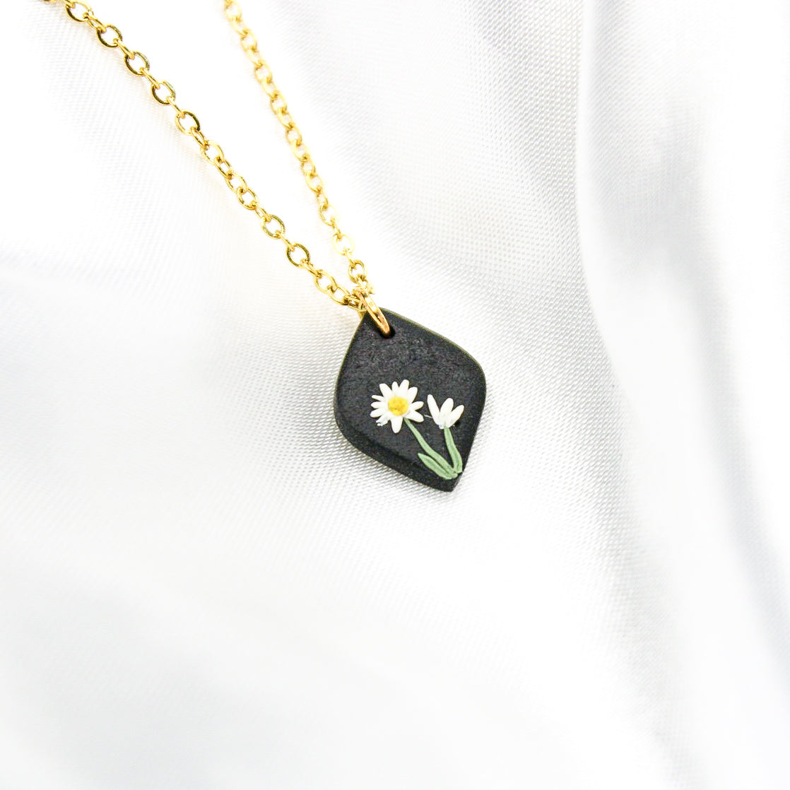 Gold Daisy Necklace NZ | April Birth Flower Necklace NZ 